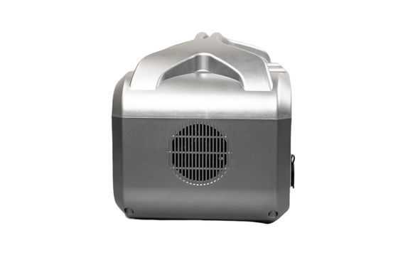 UL / CE تایید شده 576Wh AC قدرت خروجی شارژ سریع در عرض 3 ساعت ایستگاه انرژی خورشیدی قابل حمل با نور LED برای RV