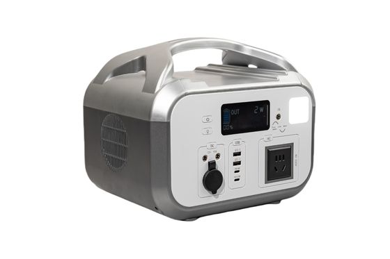 UL / CE تایید شده 576Wh AC قدرت خروجی شارژ سریع در عرض 3 ساعت ایستگاه انرژی خورشیدی قابل حمل با نور LED برای RV