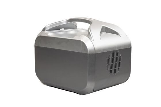 UL / CE تایید شده 576Wh AC قدرت خروجی شارژ سریع در عرض 3 ساعت ایستگاه انرژی خورشیدی قابل حمل با نور LED برای RV