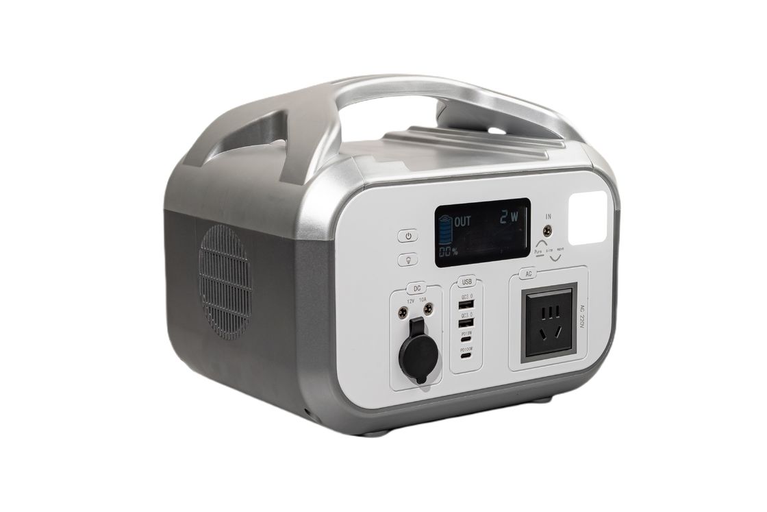 UL / CE تایید شده 576Wh AC قدرت خروجی شارژ سریع در عرض 3 ساعت ایستگاه انرژی خورشیدی قابل حمل با نور LED برای RV